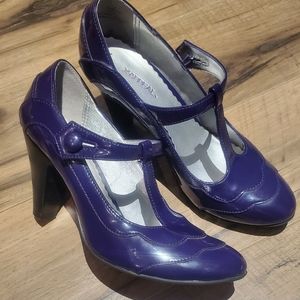 👠 X-Appeal Vintage-Inspired Purple Patent Pumps